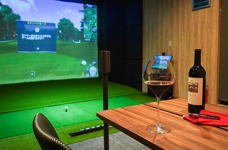 FRANK GOLF 姫路・土山のインドアゴルフ練習打席とシミュレーターのイメージ